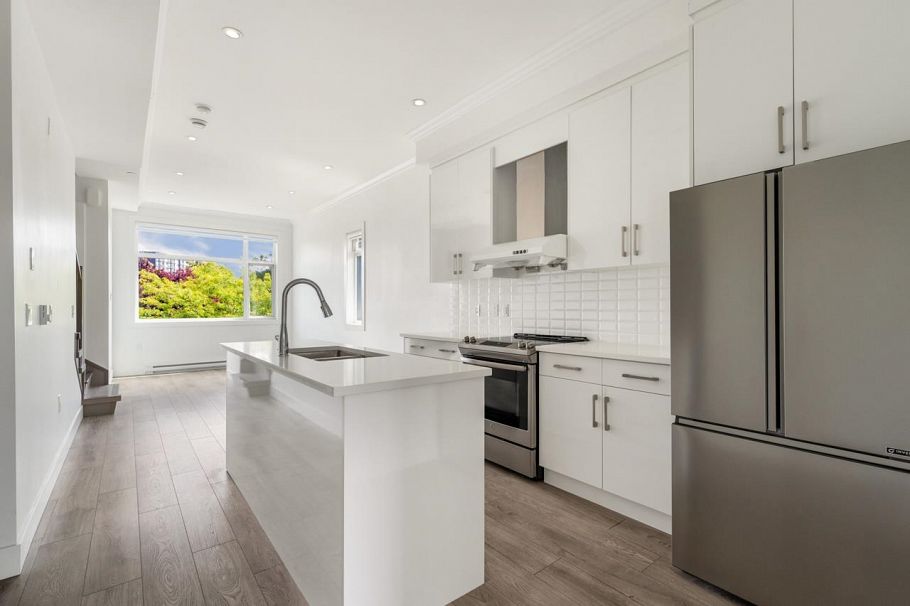 5043 Chambers Street Vancouver, BC - 2
