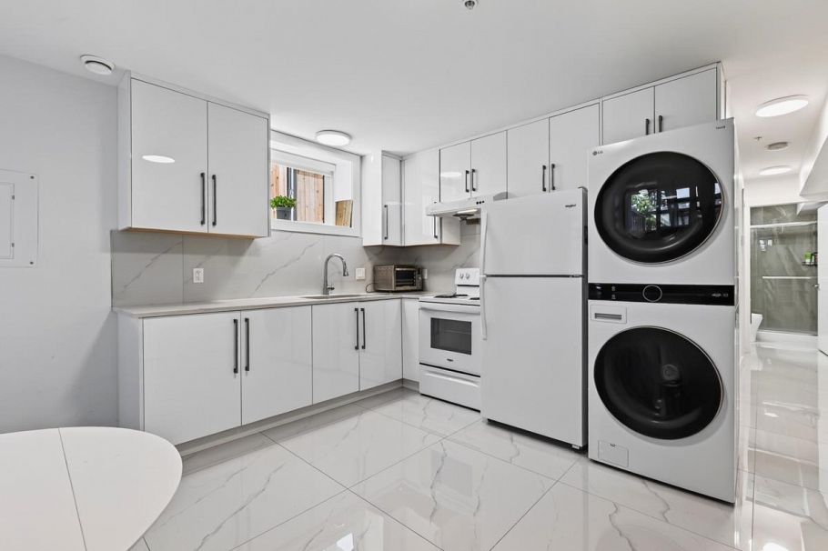 2977 E 42nd Avenue Vancouver, BC - 24