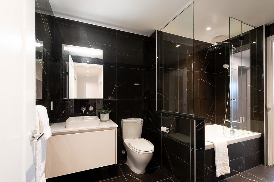 717 W 17th Avenue Vancouver, BC - 32