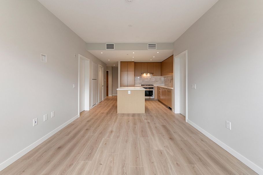 602 110 E 17th Street North Vancouver, BC - 17