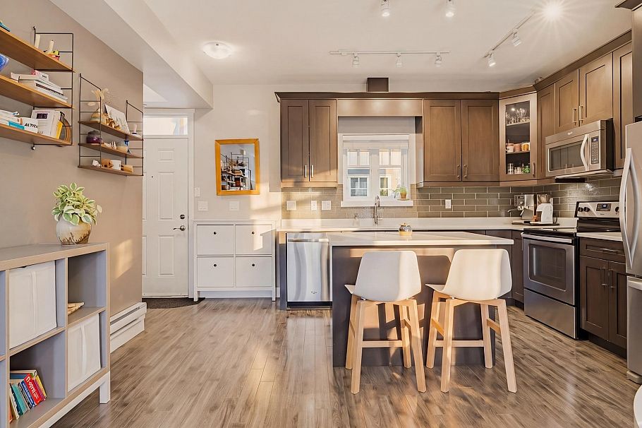 215 2273 Triumph Street Vancouver, BC - 13