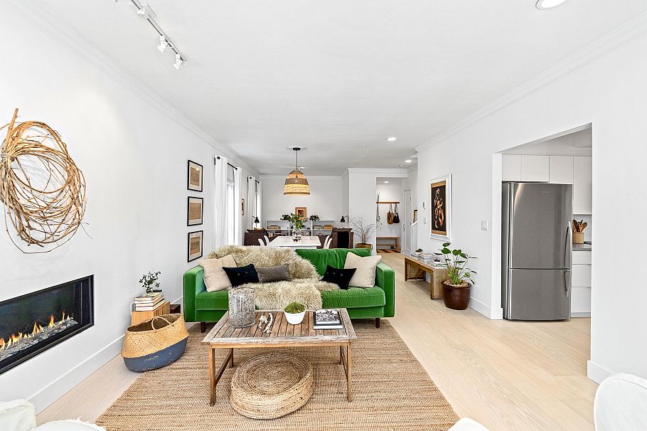 2 258 W 14th Street North Vancouver, BC - 3