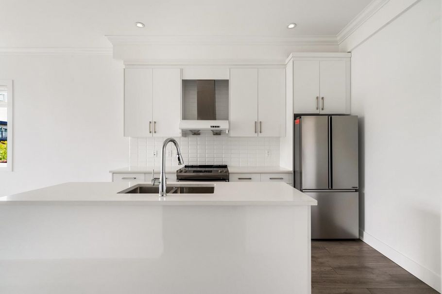 5043 Chambers Street Vancouver, BC - 3