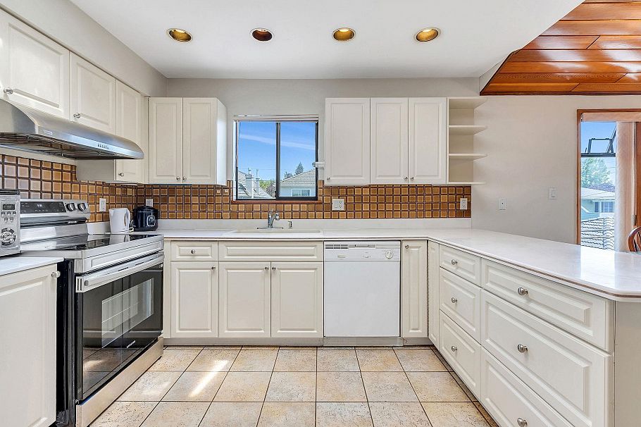 2718 W 19th Avenue Vancouver, BC - 8