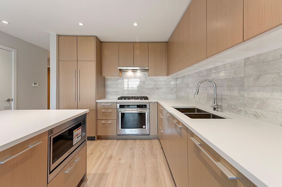 602 110 E 17th Street North Vancouver, BC - 9