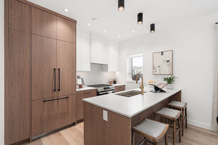 1 2240 E 40th Avenue Vancouver, BC - 3