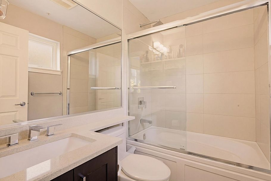 215 2273 Triumph Street Vancouver, BC - 26