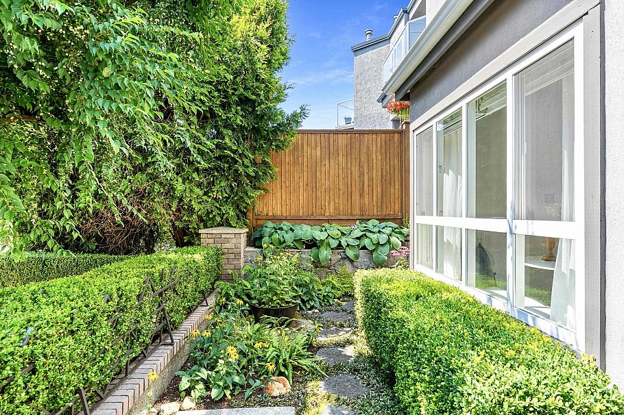 2 258 W 14th Street North Vancouver, BC - 23