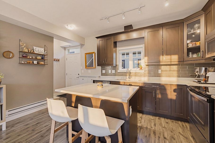 215 2273 Triumph Street Vancouver, BC - 16