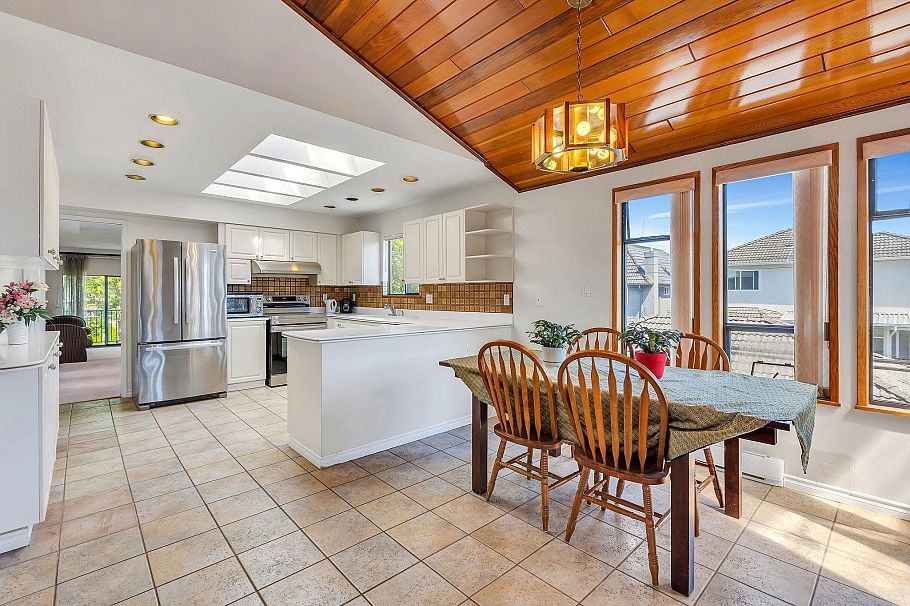2718 W 19th Avenue Vancouver, BC - 9