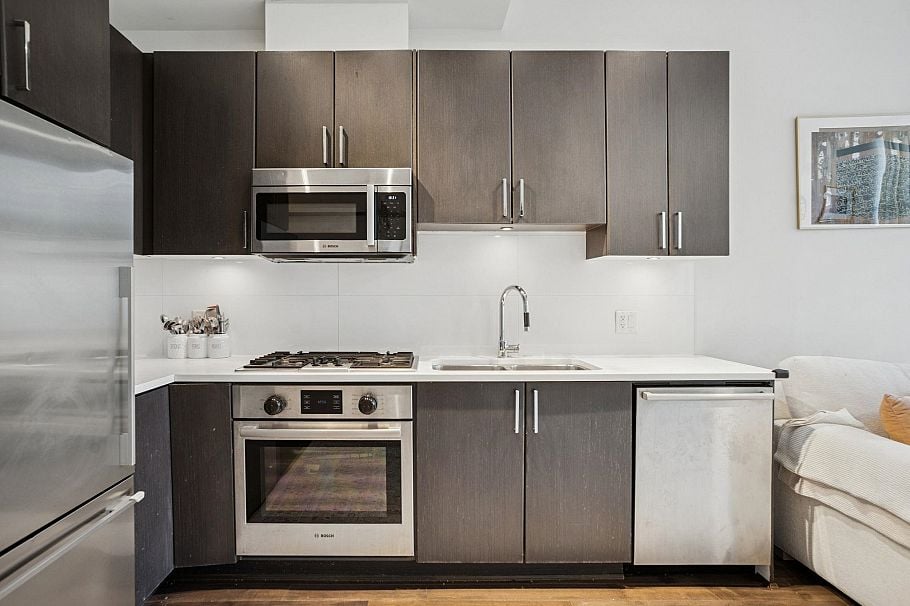 62 W 1st Avenue Vancouver, BC - 6