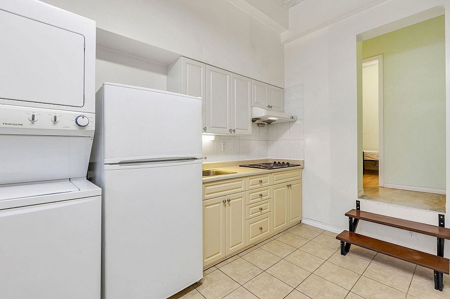 2718 W 19th Avenue Vancouver, BC - 30