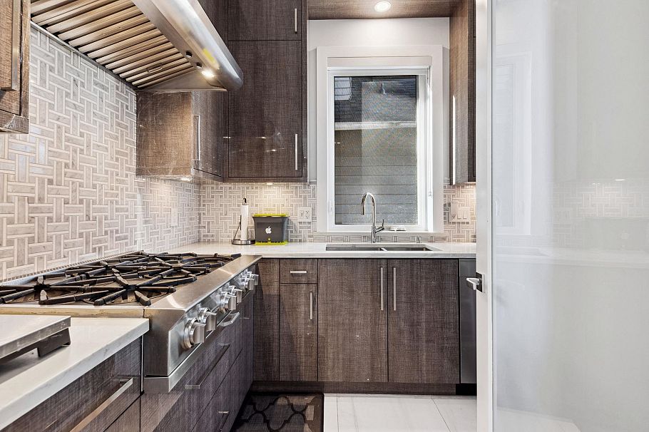 4437 W 13th Avenue Vancouver, BC - 13