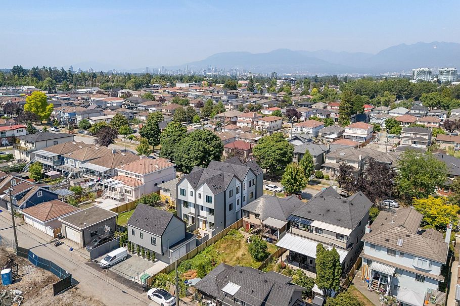 1 2240 E 40th Avenue Vancouver, BC - 32