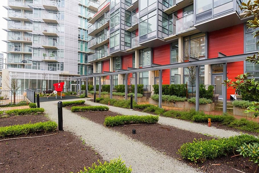 62 W 1st Avenue Vancouver, BC - 25