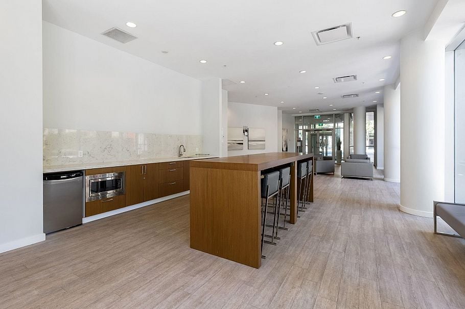 62 W 1st Avenue Vancouver, BC - 18