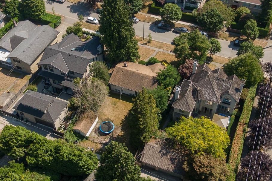 2677 W 35th Avenue Vancouver, BC - 8