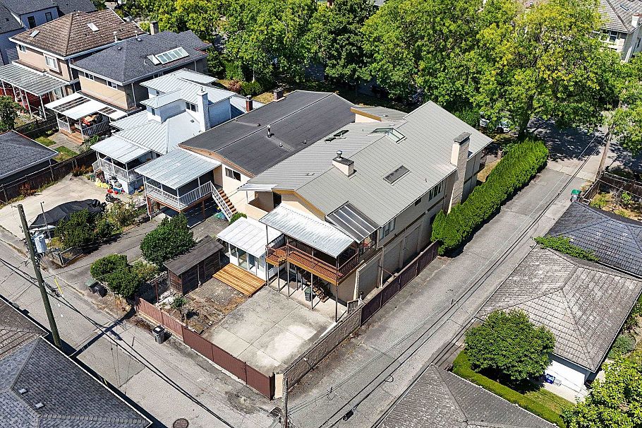 2718 W 19th Avenue Vancouver, BC - 37