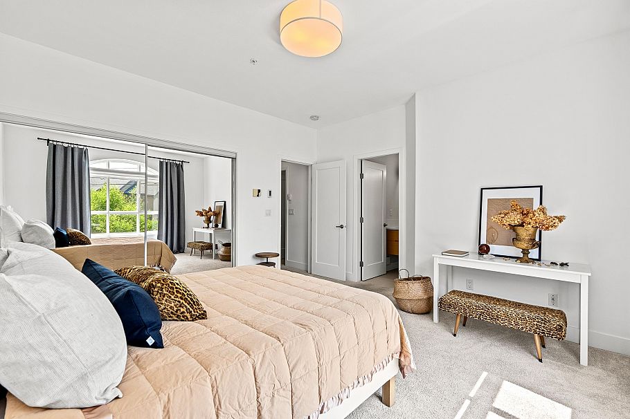 2 258 W 14th Street North Vancouver, BC - 14