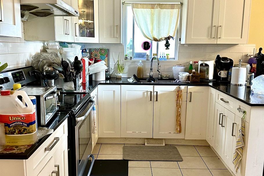 6915 Beatrice Street Vancouver, BC - 10