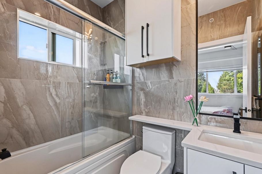 2977 E 42nd Avenue Vancouver, BC - 18