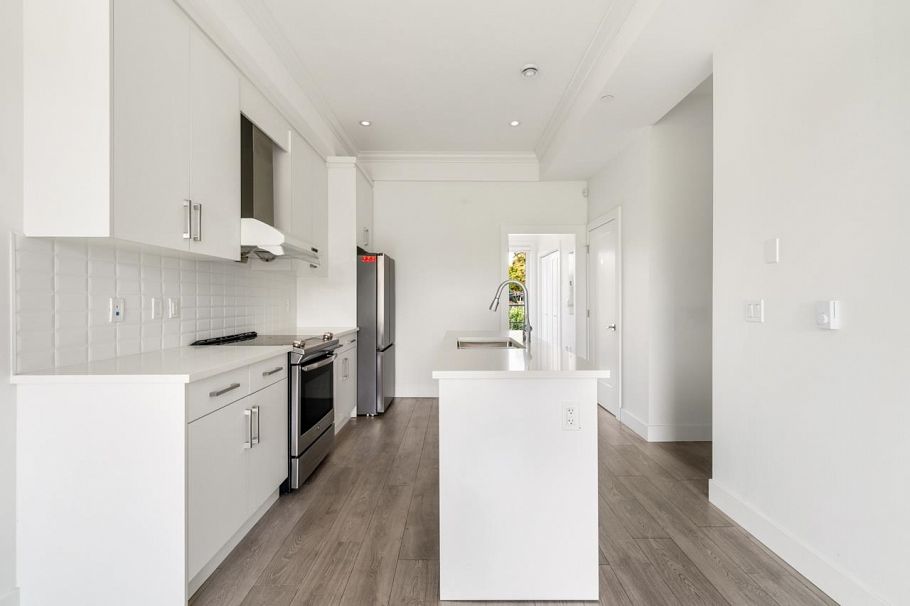 5043 Chambers Street Vancouver, BC - 5