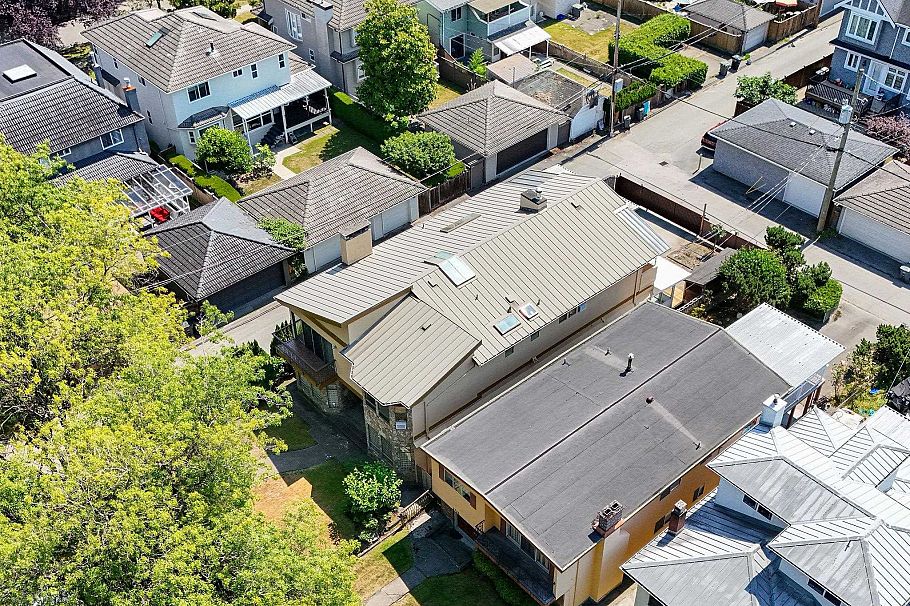 2718 W 19th Avenue Vancouver, BC - 38