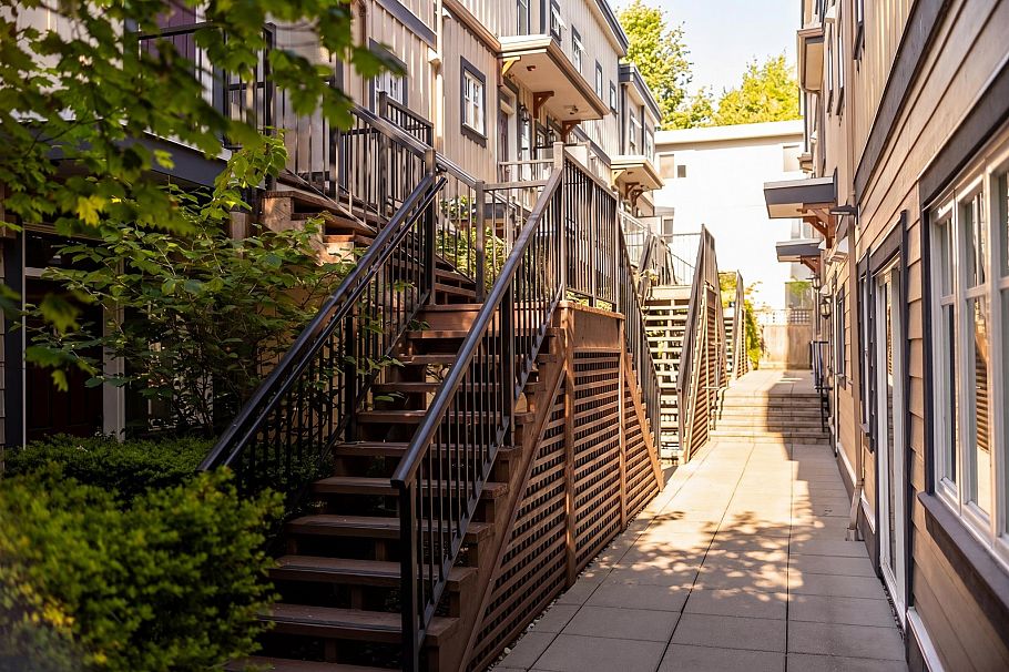 215 2273 Triumph Street Vancouver, BC - 31
