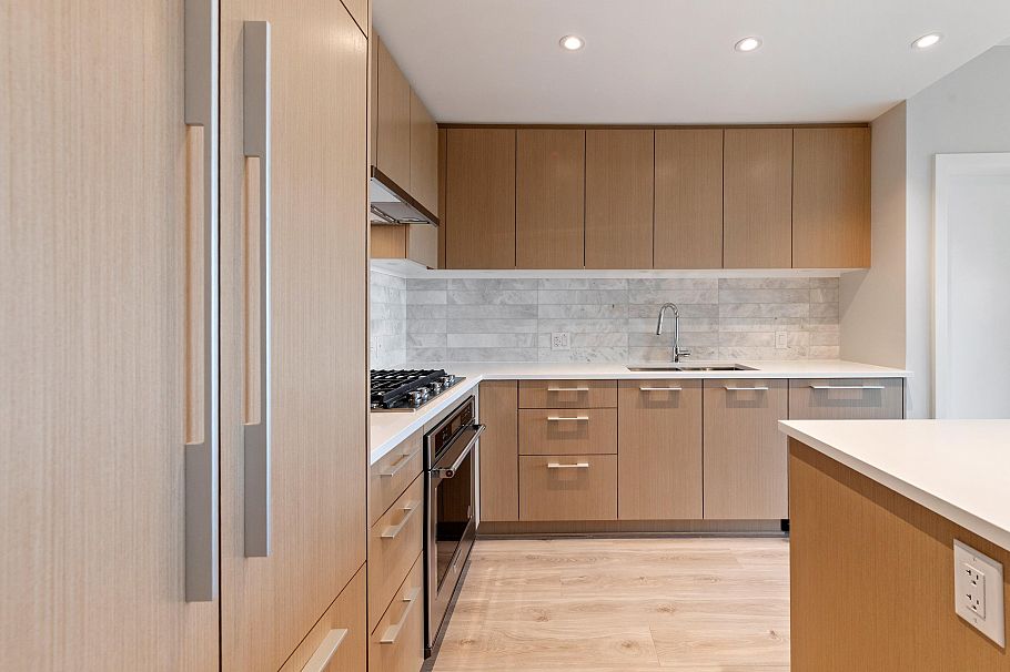 602 110 E 17th Street North Vancouver, BC - 4