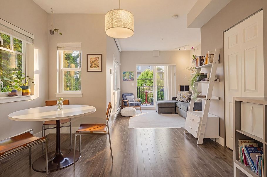 215 2273 Triumph Street Vancouver, BC - 2
