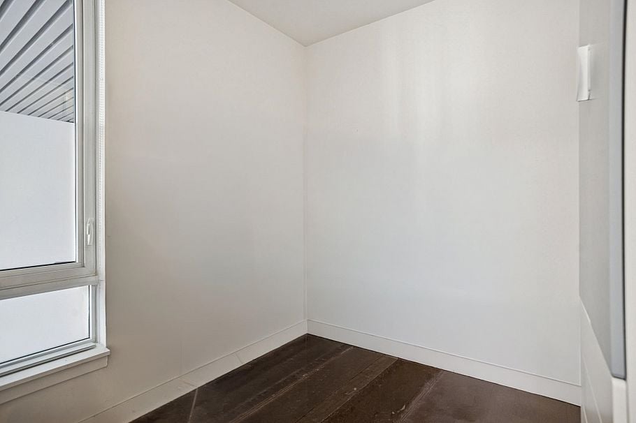 62 W 1st Avenue Vancouver, BC - 11