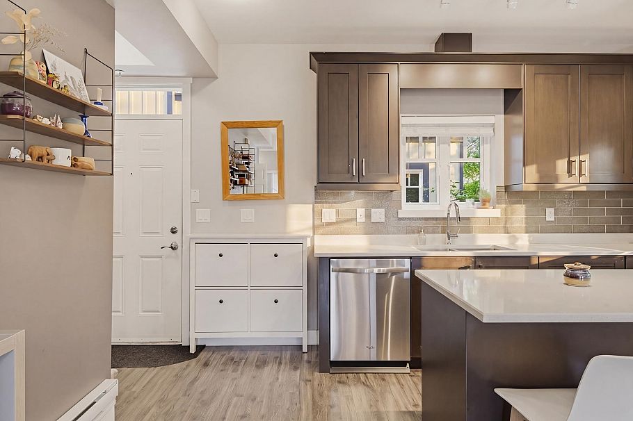 215 2273 Triumph Street Vancouver, BC - 19