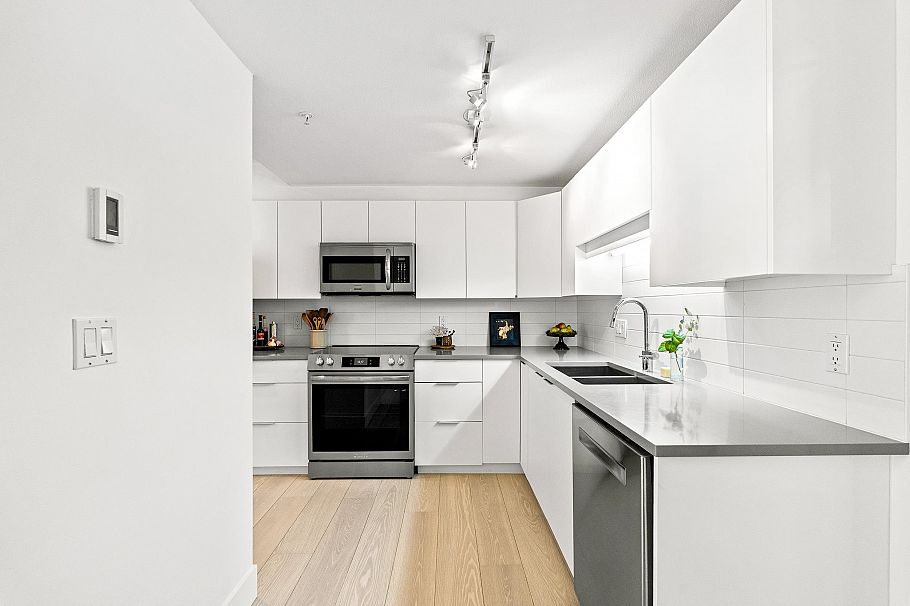 2 258 W 14th Street North Vancouver, BC - 7