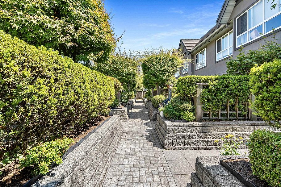 2 258 W 14th Street North Vancouver, BC - 25