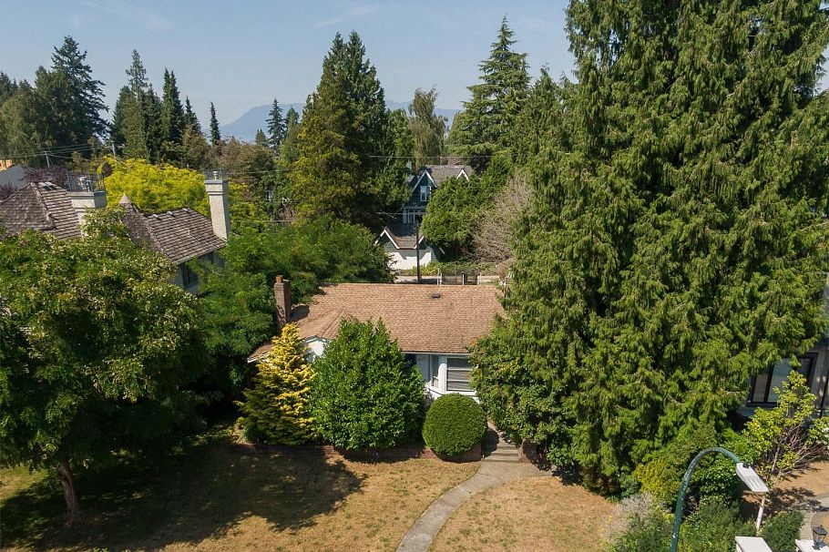 2677 W 35th Avenue Vancouver, BC - 3