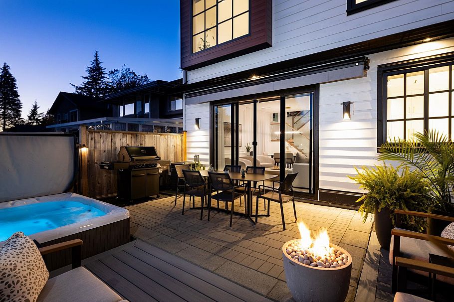 3634 W 29 Avenue Vancouver, BC - 2