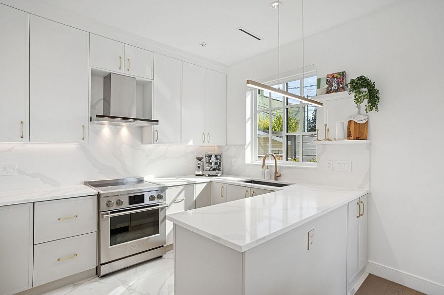 3634 W 29 Avenue Vancouver, BC - 13