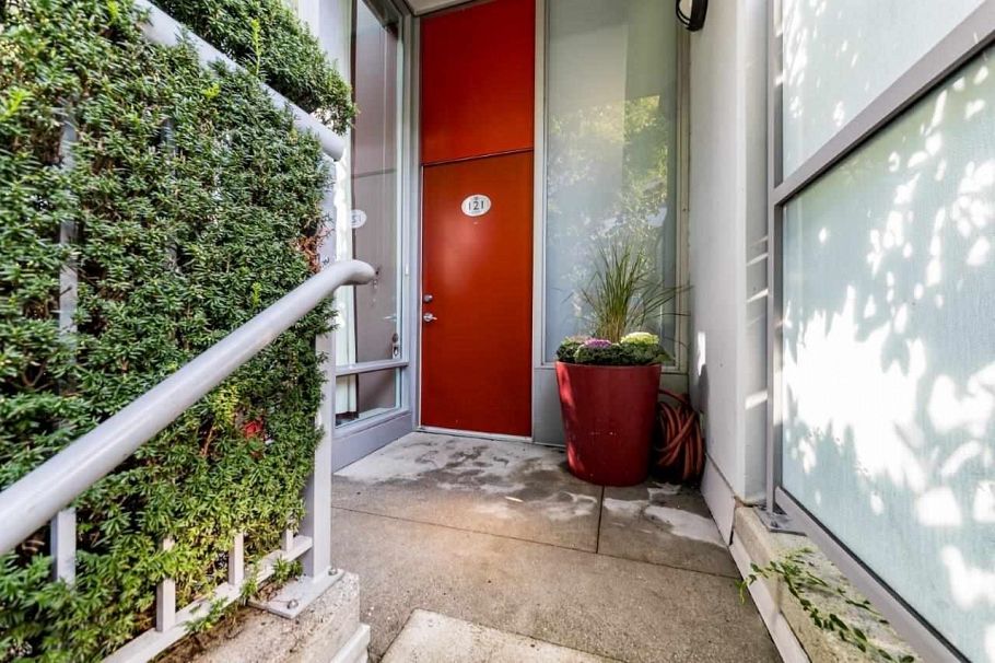 121 W Georgia Street Vancouver, BC - 1