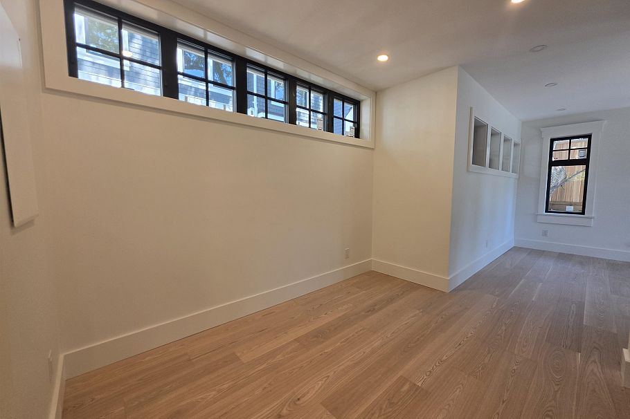 2570 W 2nd Avenue Vancouver, BC - 7