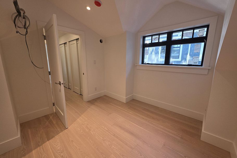 2570 W 2nd Avenue Vancouver, BC - 19