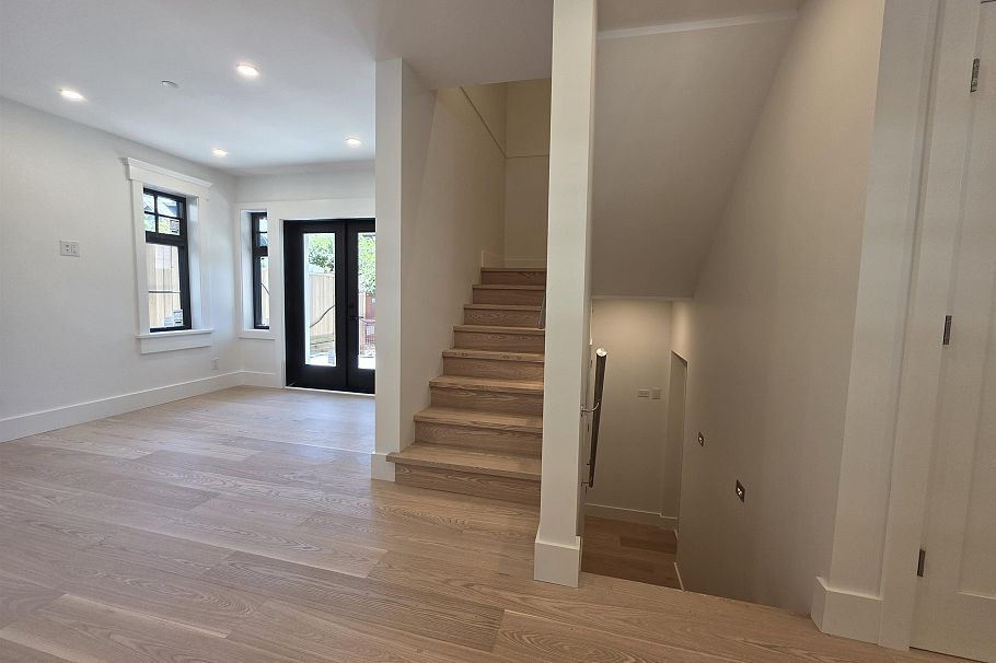 2570 W 2nd Avenue Vancouver, BC - 11