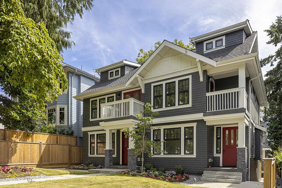 2570 W 2nd Avenue Vancouver, BC - 1