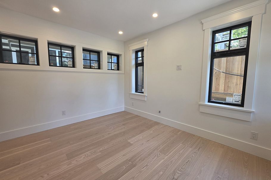2570 W 2nd Avenue Vancouver, BC - 12
