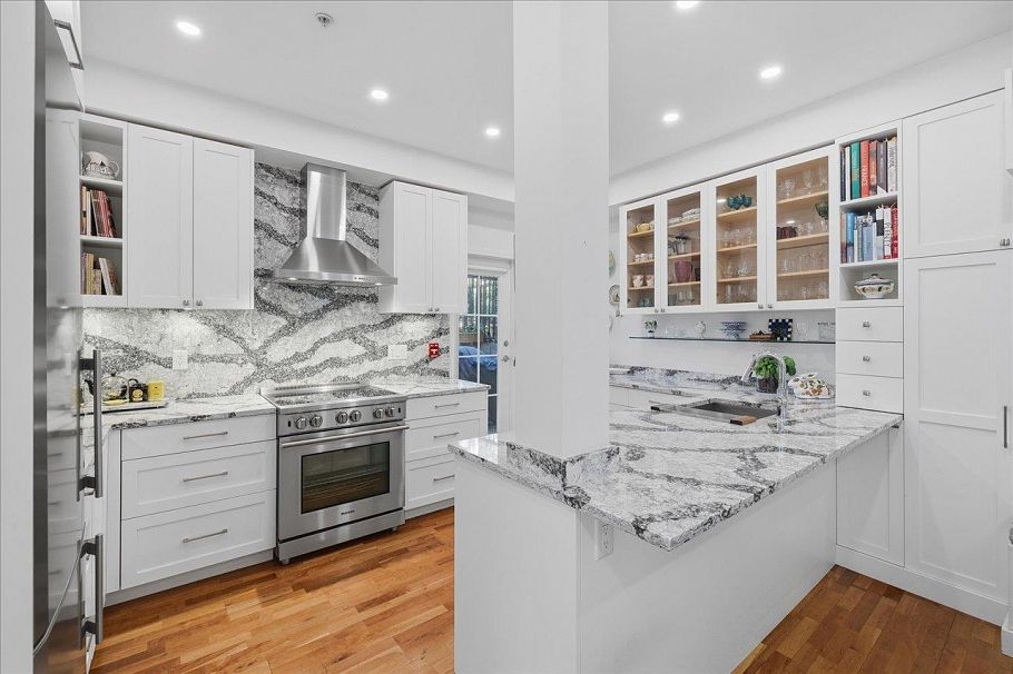 13 5605 Hampton Place Vancouver, BC - 14
