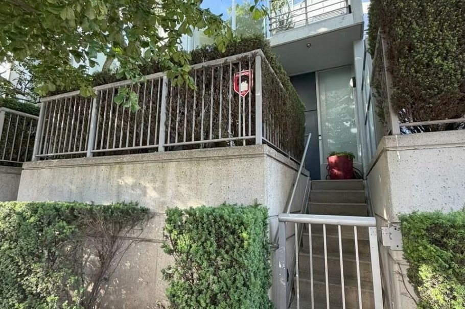 121 W Georgia Street Vancouver, BC - 3