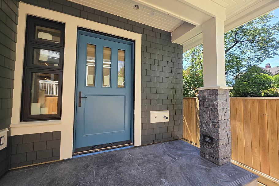 2570 W 2nd Avenue Vancouver, BC - 3