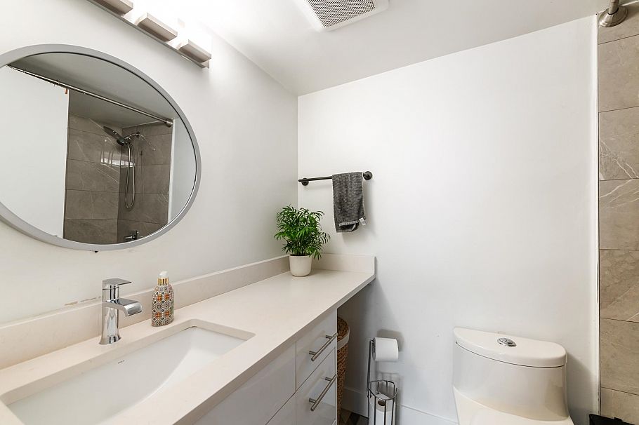 204 131 W 4th Street North Vancouver, BC - 17