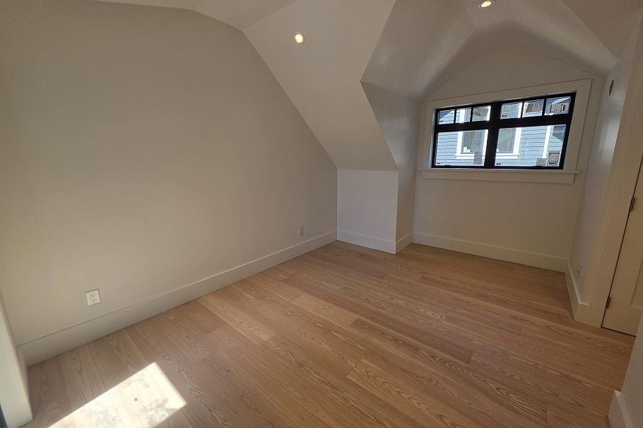 2570 W 2nd Avenue Vancouver, BC - 22