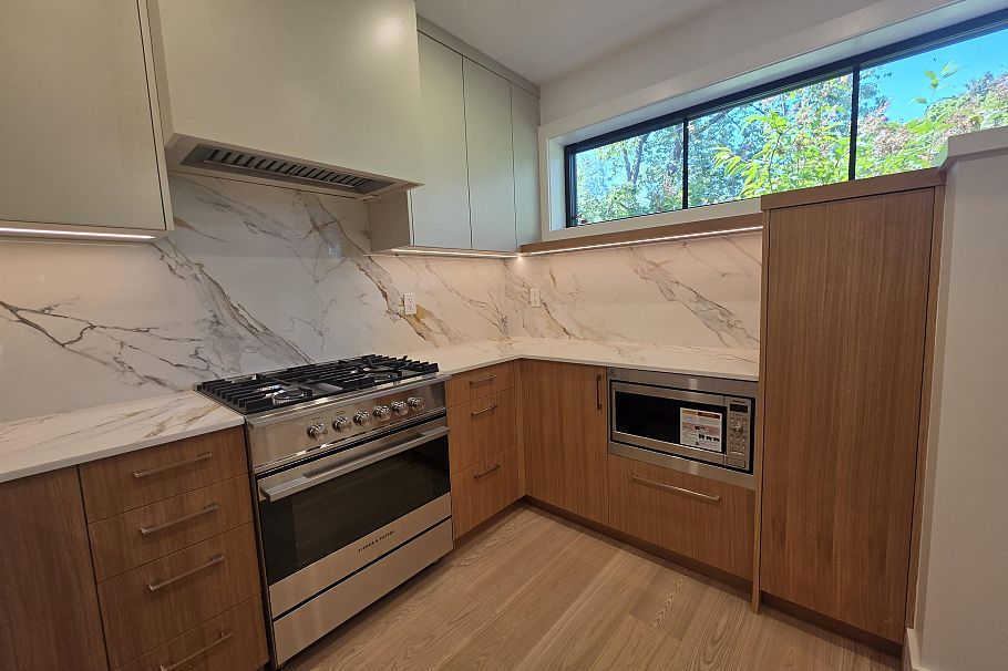 2570 W 2nd Avenue Vancouver, BC - 5