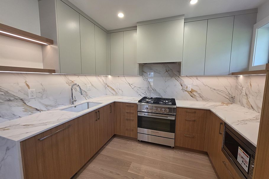 2570 W 2nd Avenue Vancouver, BC - 4